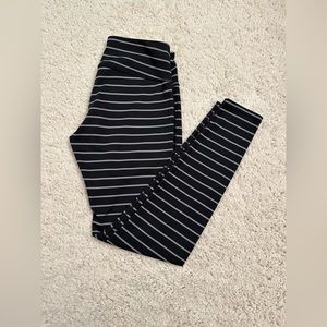 ATHLETA BLACK AND GRAY Chaturanga STRIPED LEGGINGS SZ S